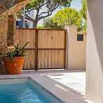 Bernadette - Climatisee Pour 10 Personnes Avec Piscine A Hyeres-la Capte Hyeres