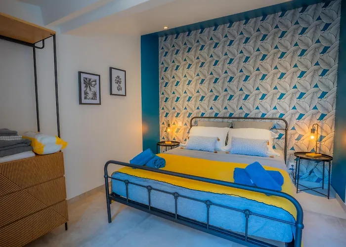 Bernadette - Climatisée Pour 10 Personnes Avec Piscine à Hyères-la Capte Hyères