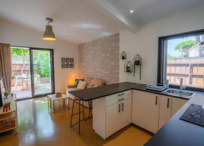 Bernadette - Climatisée Pour 10 Personnes Avec Piscine à Hyères-la Capte *