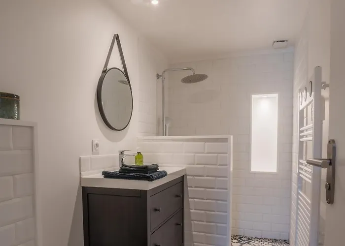 Bernadette - Climatisee Pour 10 Personnes Avec Piscine A Hyeres-la Capte Willa Hyères